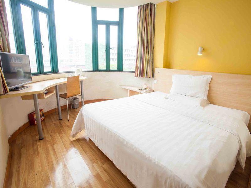 7 Days Inn Dalian Wafangdian Railway Station Екстериор снимка